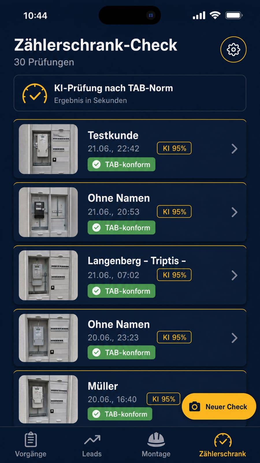 Ausschnitt der Zählerschrank-KI: Befund mit erkannten Merkmalen und offenen Punkten.